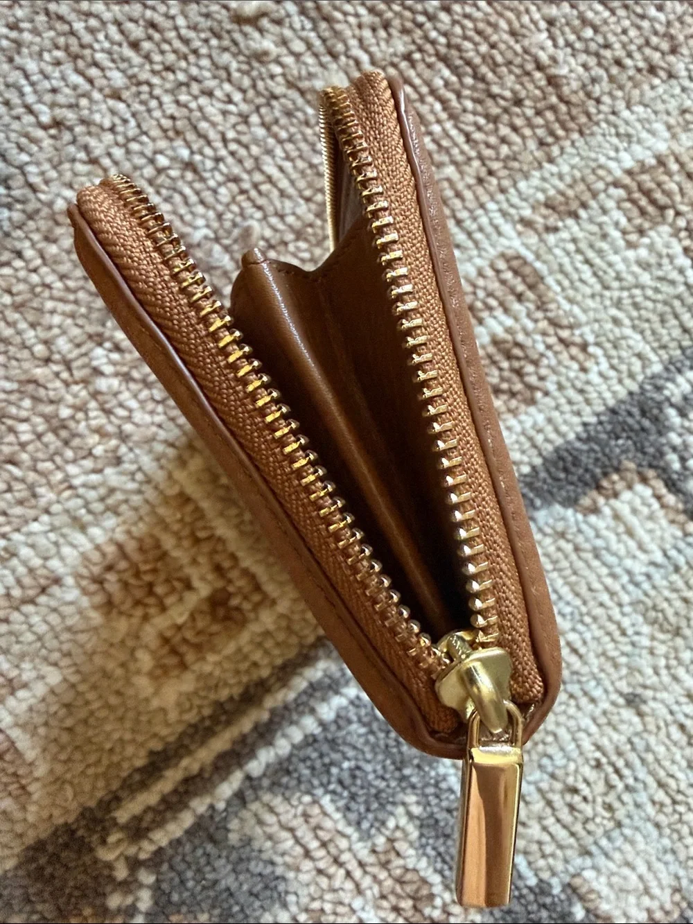 Tory Burch Tan Pebbled Leather Zip Wallet with Gold Logo - Picture 6 of 7